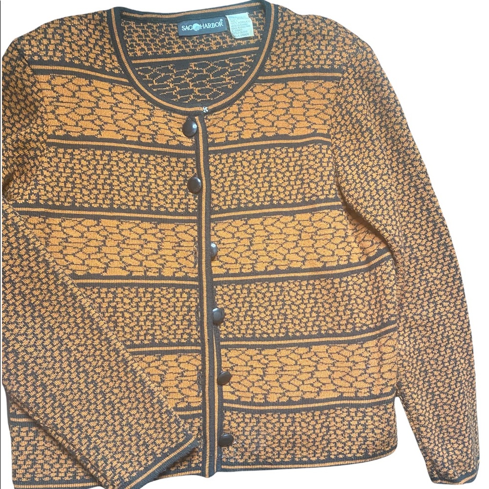 Brown and black sweater on the vintage style